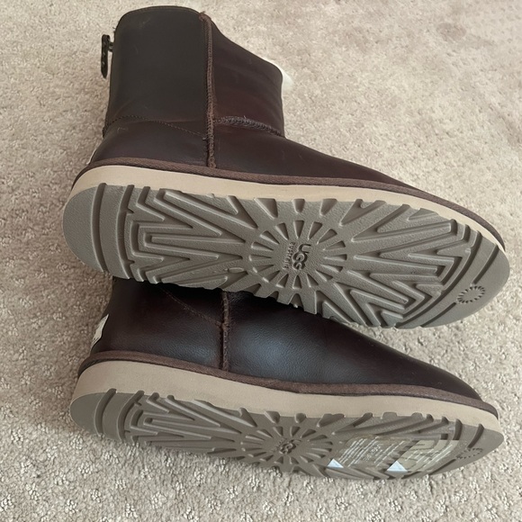 Chestnut brown, all leather Ugg boots. - Picture 4 of 4